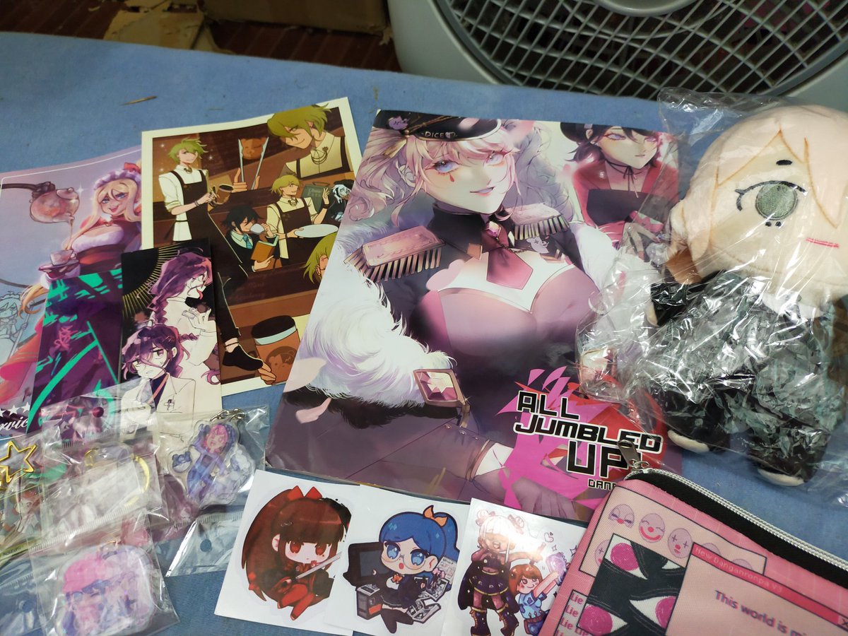 OuraniaAstraea's tweet image. Received my copy from @jumbled_a (≧▽≦) Thank you guys so much!

My best boi Kazuichi is so kyuutie here, dasurv HAHAHAHA