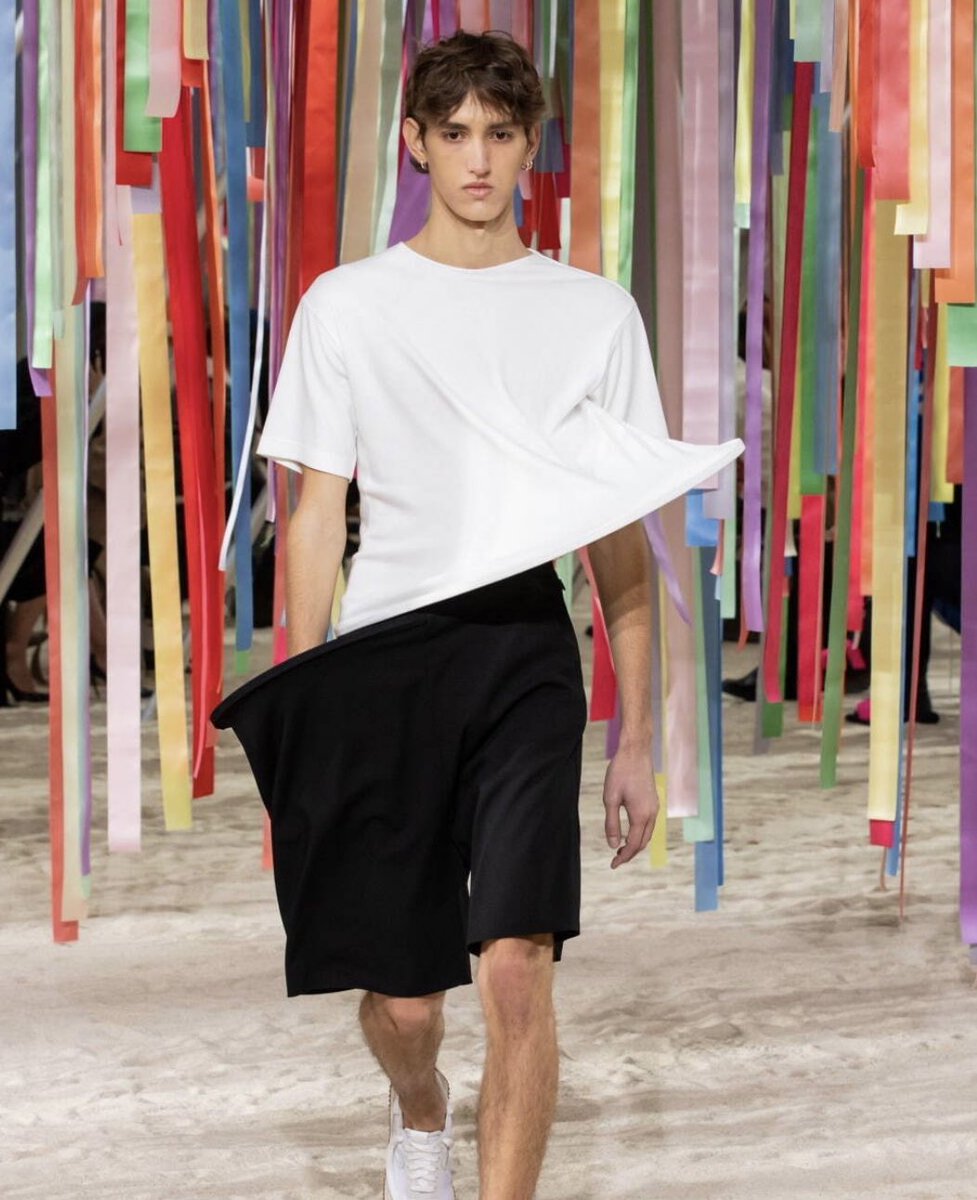 ファッションブランド ロエベ の秋冬コレクションがメッセージ性強すぎてもはやどう受け取れば良いのか分からない Togetter