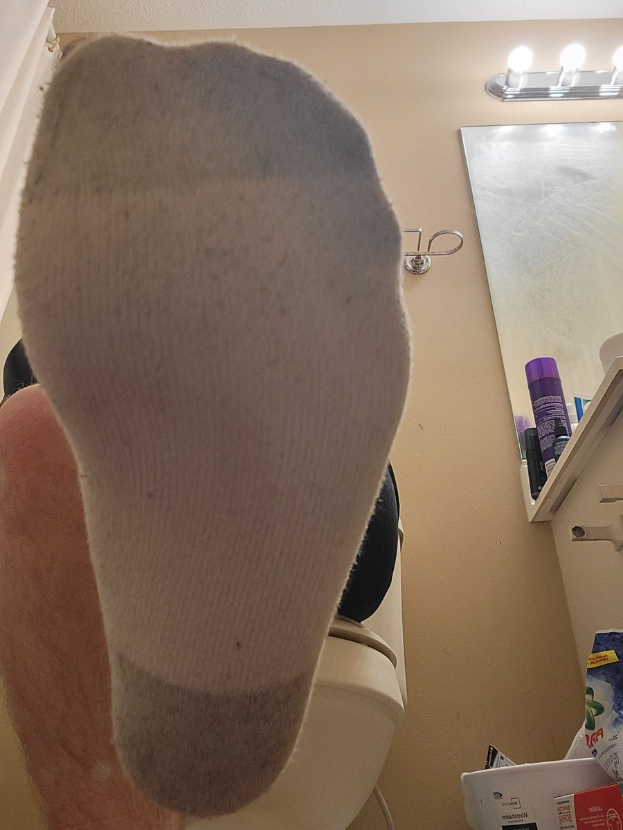 NeoKlaus69's tweet photo. Bow down and worship my feet. These socks are on day number 3 of being worn.

More than happy to do some private sessions.

#socksworship #feetworship #findomination #feetsmaster #cashmaster #findomsub #stinkyfeet #findom https://t.co/BK7d3cHFzX
