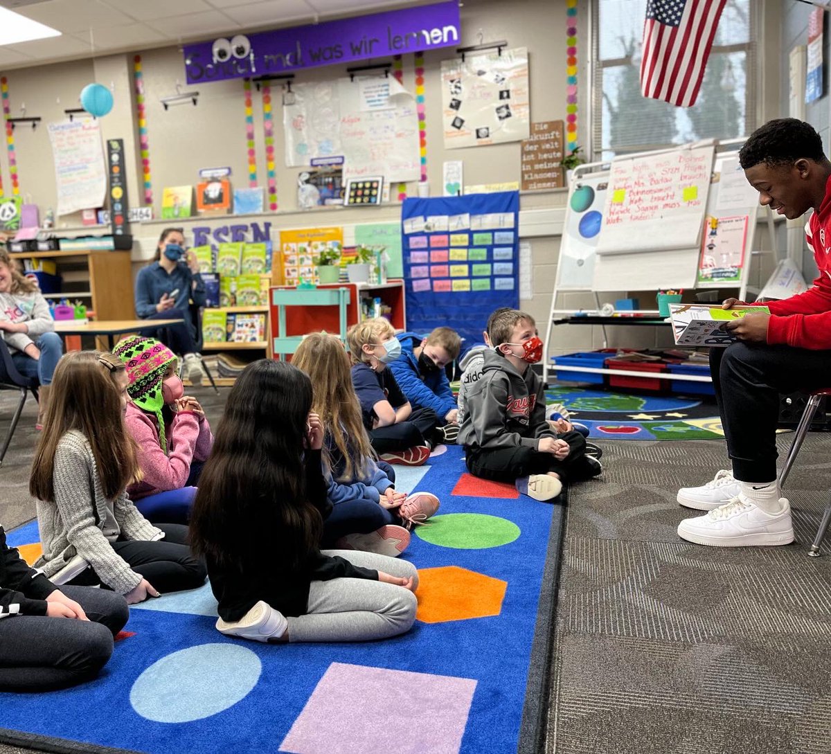 DHSCatsFootball's tweet photo. Some of our guys visiting Brookwood today to read to students. #CatamountFamily #GBR https://t.co/Tivd9fNTS7