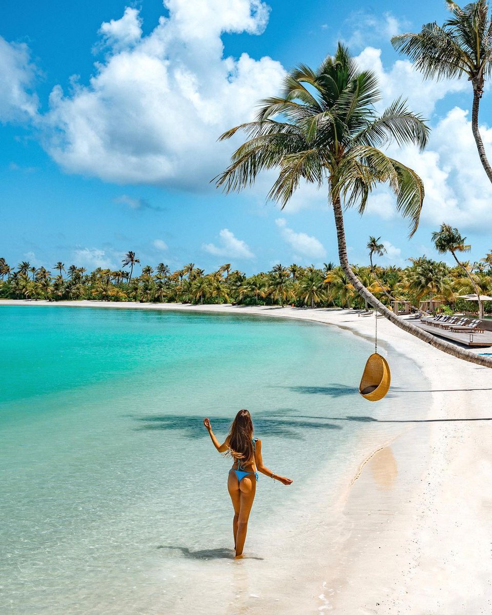 Is there a better way to spend your afternoon than strolling across the white sandy beaches of the Maldives?

#WorldsLeadingDestination2021 #Maldives #VisitMaldives #SunnySideOfLife #nature #beautifulmaldives #MaldivianOcean