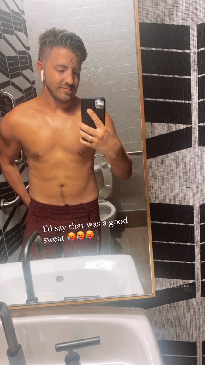 BillyGilman's tweet photo. New album title. #mygymsesh lol https://t.co/mlrLQzbK95