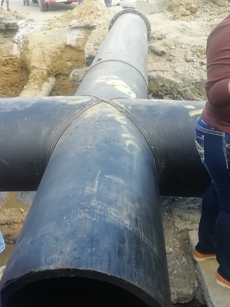 Chequeando el cumplimiento de las acciones para mejorar el servicio de agua y saneamiento en la provincia de Guantanamo afectado por la intensa sequía con las autoridades y el presidente del INRH.
#OSDEAguaySaneamientoCUBA