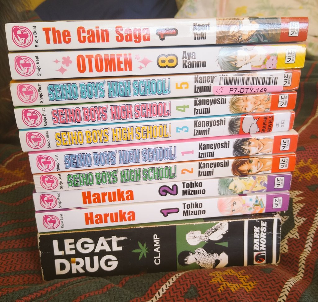 KatieMillingt20's tweet photo. Last month was a good month for finding second hand manga. I did find a replacement for Legal Drug but I is a sad copy that I will try and bring back from the brink it's in.
#usedmanga #manga #secondlifemanga https://t.co/GVaHK5gJ4V