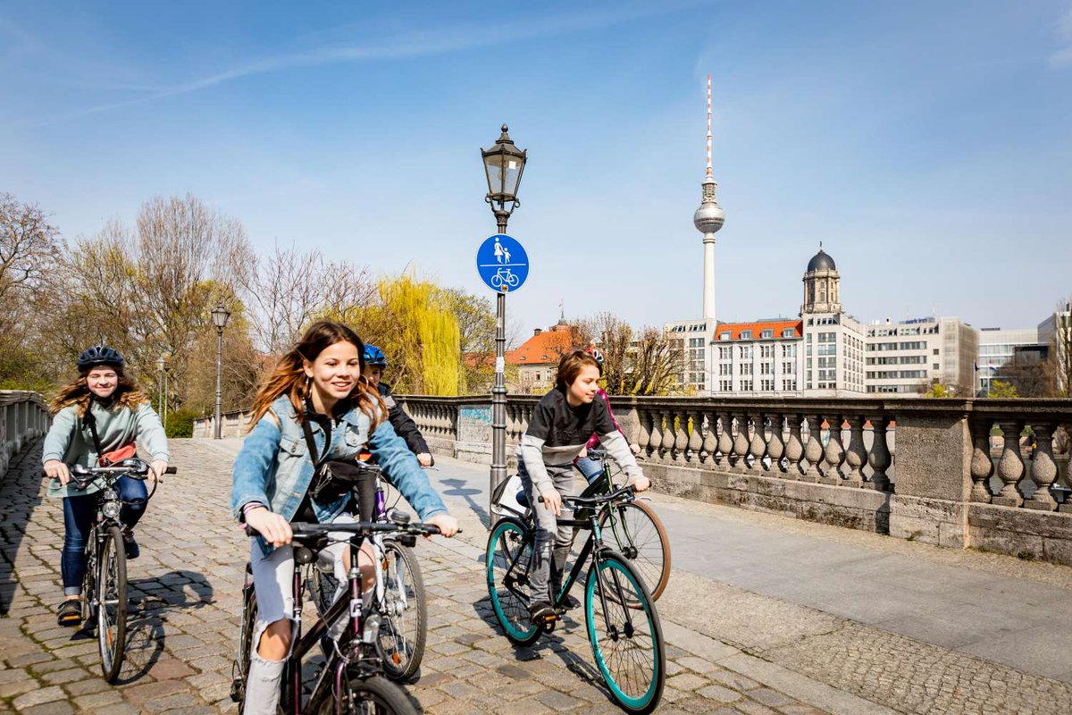 Understanding adolescents' travel mode choices to various destinations: we published the study protocol of the mixed-methods Active tRavel behavioR in the famIly enVironmEnt (ARRIVE) study. doi.org/10.1136/bmjope… <a href="/FAUPublicHealth/">Physical Activity and Public Health @FAU (Reimers)</a> <a href="/yolandademetri9/">yolanda.demetriou@tum.de</a> <a href="/FranziBeck/">Franziska Beck</a> @EngelsEliane