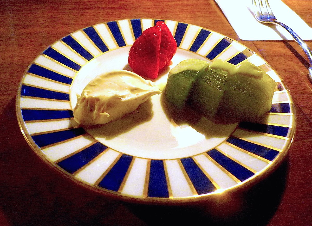 Yo_Hisumi's tweet photo. 先夜はバーラジオで♡
#DryMartini(#ドライ・マティーニ)
#BarRadio(#バー・ラジオ)#港区南青山
#尾崎浩司 #青山バー #表参道バー #神宮前バー https://t.co/hxYTL3UTlB