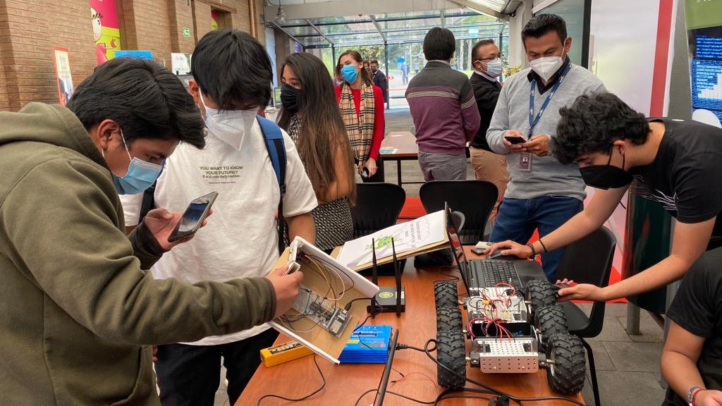 Educacion_Ec's tweet photo. 🔴 [FACEBOOK LIVE] Sigue la transmisión en vivo del “Lanzamiento de la #AgendaEducativa Digital 2021-2025”, política pública orientada a la transformación digital de la educación en el Ecuador. ➡️ https://t.co/K2d28mVoCn 
 
#ExcelenciaEnEducación https://t.co/NHjKXfKTxZ