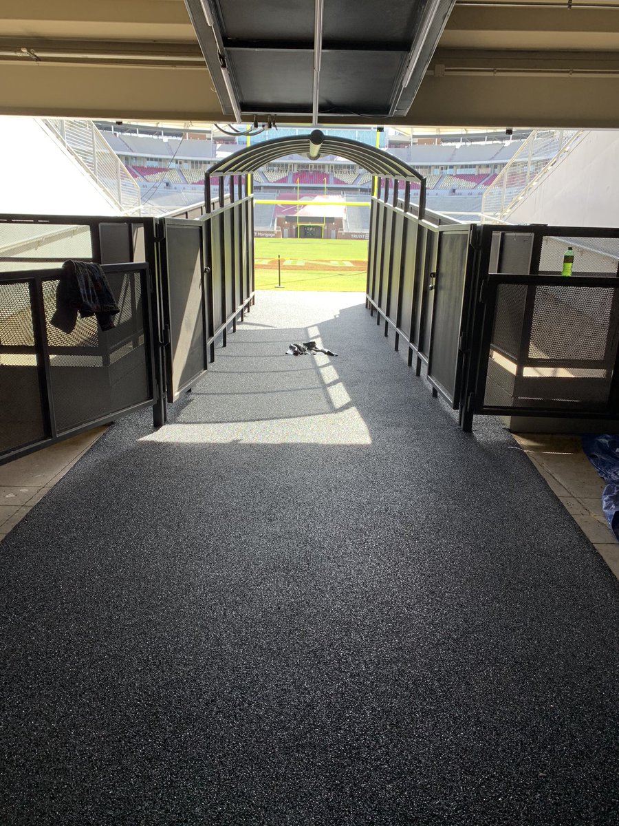 JustCLW's tweet image. Great trip to @floridastate to install @Polylast, This installation allows The Noles to be able to run out to the field on a much more comfortable surface. 

#floridastate #rubbersurface #polylast #rubbersurfacing #collegefootball #sportsfields