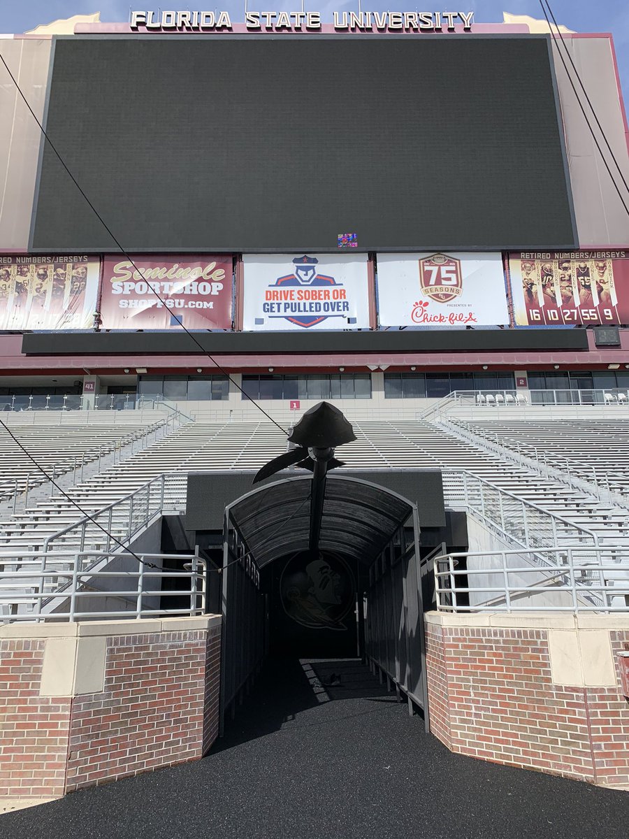 JustCLW's tweet image. Great trip to @floridastate to install @Polylast, This installation allows The Noles to be able to run out to the field on a much more comfortable surface. 

#floridastate #rubbersurface #polylast #rubbersurfacing #collegefootball #sportsfields