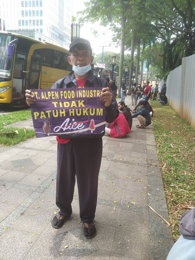 Suprisp3's tweet photo. #IndonesiaBoikotAICE
Pak Jokowi tolong bantu kami menegur PT. Alpen Food Industri yg memproduksi ICE CREAM AICE yg tidak patuh hukum di Indonesia.. https://t.co/DJQLKPKpEN