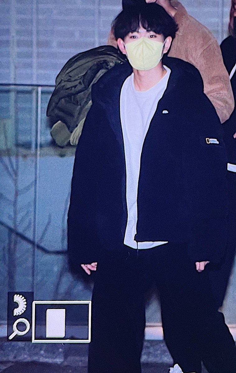 off_and_of's tweet photo. 220203 야간작업실 퇴근 #이병찬
하루종일 고생많았어! https://t.co/z679Ni4mT1
