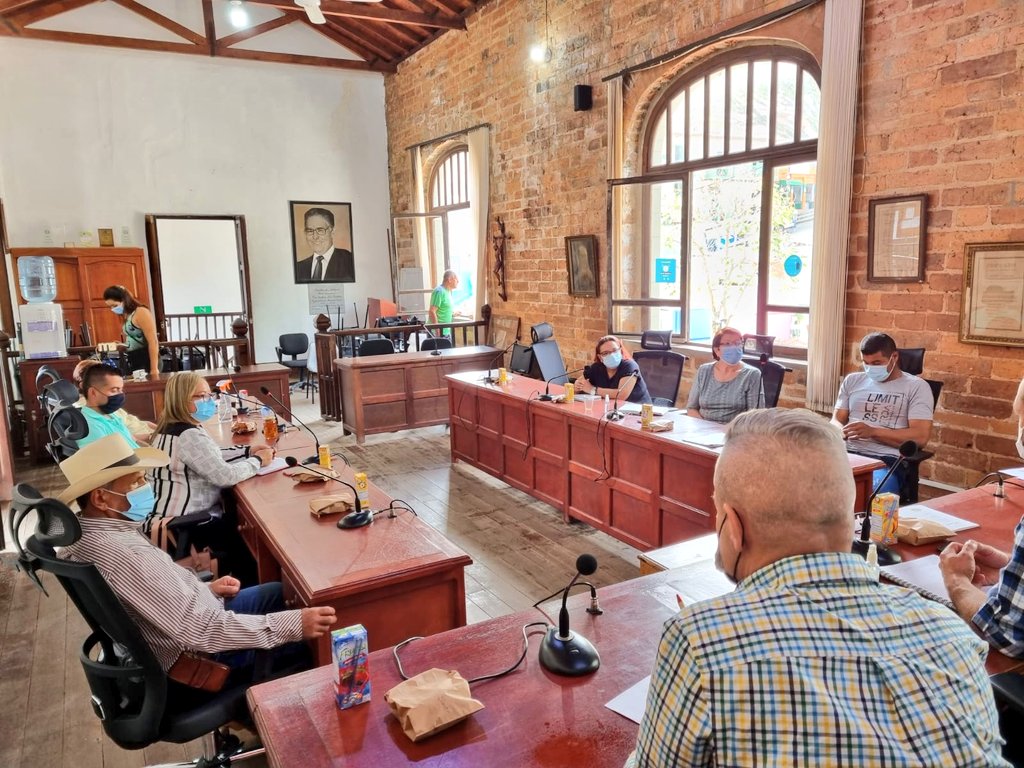 El día de hoy se llevó a cabo la instalación del primer periodo ordinario de sesiones del consejo municipal 2022. El alcalde Jaime Humberto Salazar dictó un informe de la gestión adelantada. 
#TodosPorTitiribí #JaimeSalazarAlcalde #AsíParticipamos #Titiribí #Antioquia