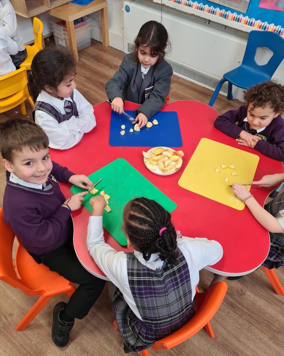 HPA_Philip_Lane's tweet image. #HPAPLReception made some delicious fruit salads today to help them learn all about healthy eating! Scrumptious! 🍒🍓🍇🍎🍉🍊🍋🍍🍌🥑🍓🍋