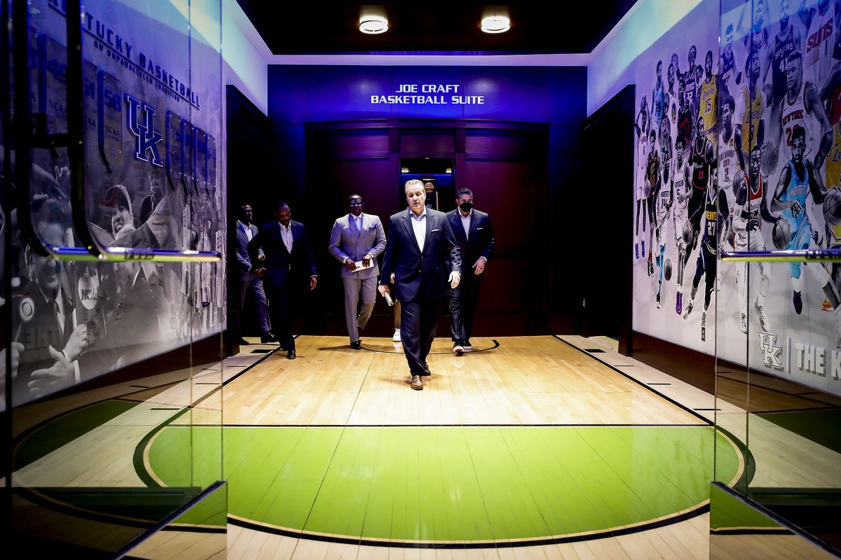 chetwhite7's tweet image. First class.

#bbn #weareuk #kentucky #LaFamilia