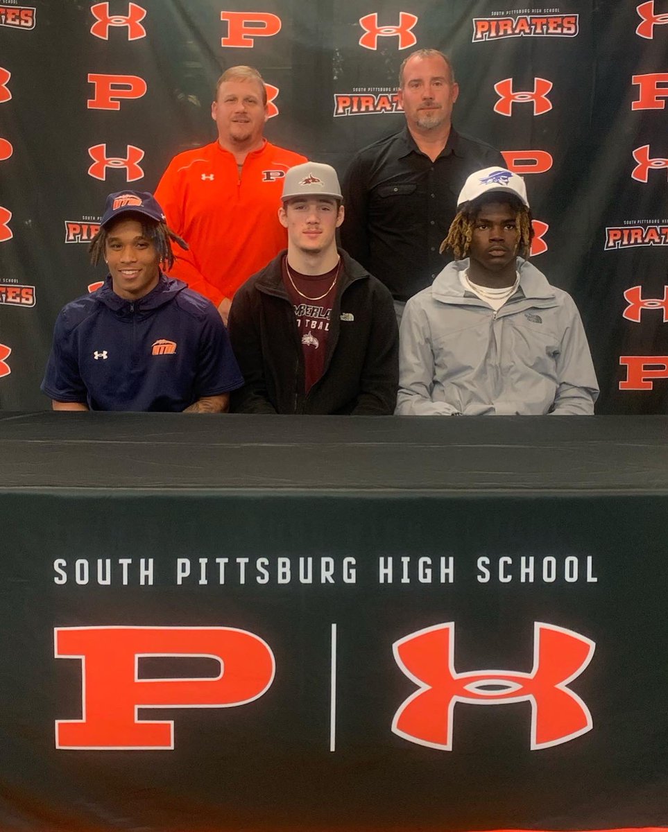 One more #SigningDay photo to share! These STATE CHAMPS did the unthinkable this year. Now they go on to do it at the next level. CONGRATS to these <a href="/SPHSPIRATES/">South Pittsburg FB</a>!!!

<a href="/DeAndreKelly5/">De’Andre Kelly</a> ➡️ <a href="/UTM_FOOTBALL/">UT Martin Football</a> 
<a href="/peacock2142/">Reid Peacock</a> ➡️ <a href="/CumberlandFB/">Cumberland University Football</a> 
<a href="/giodavis_10/">Big Homie</a> ➡️ <a href="/IowaWesternCC/">Iowa Western</a>