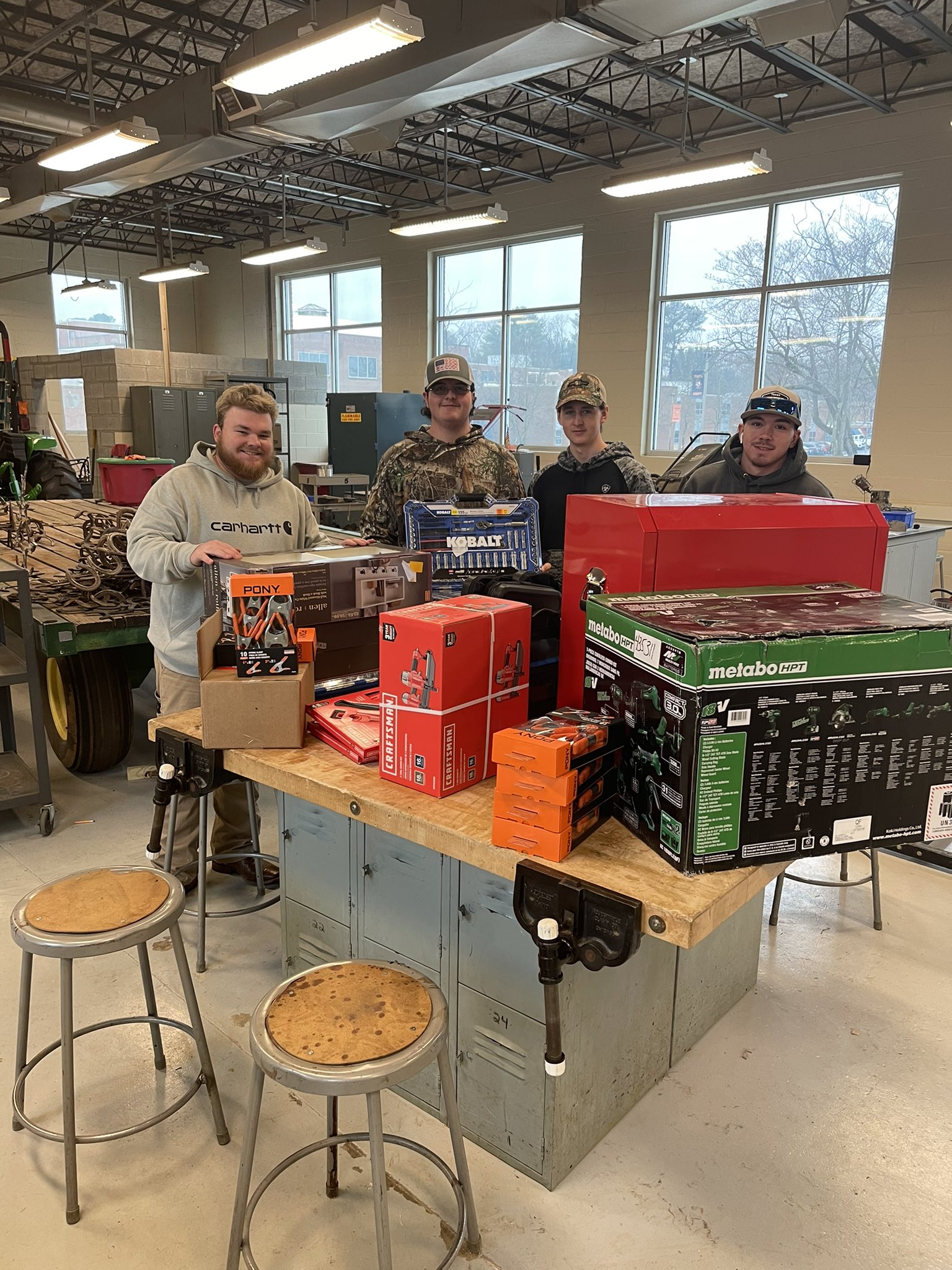 Lowe’s 2862 (2862Lowes_Zion) / Twitter