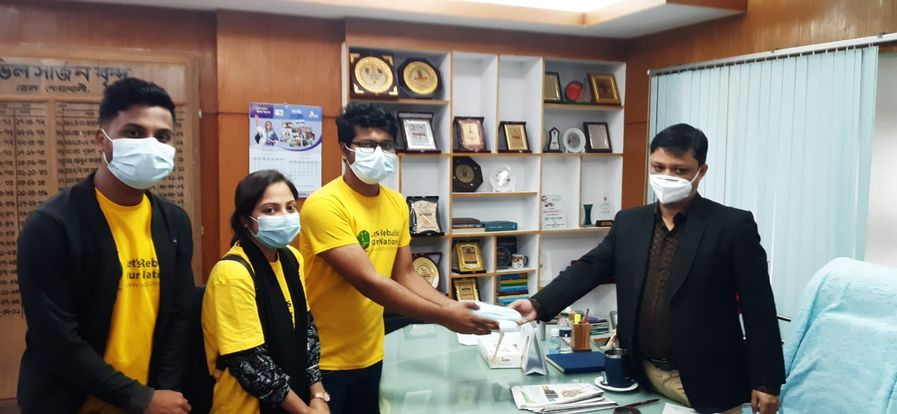 Hossainim889's tweet photo. "ApnarMaskKothay?"Participating in the campaign is aimed at creating public awareness.About 35 volunteers from Noakhali are making everyone aware of the need for masks.Volunteers are distributing masks along with awareness.#MaskForAll #আপনারমাস্ককোথায় #ApnarMaskKothay #VBD❤❤❤ https://t.co/Uxow5dTNSV