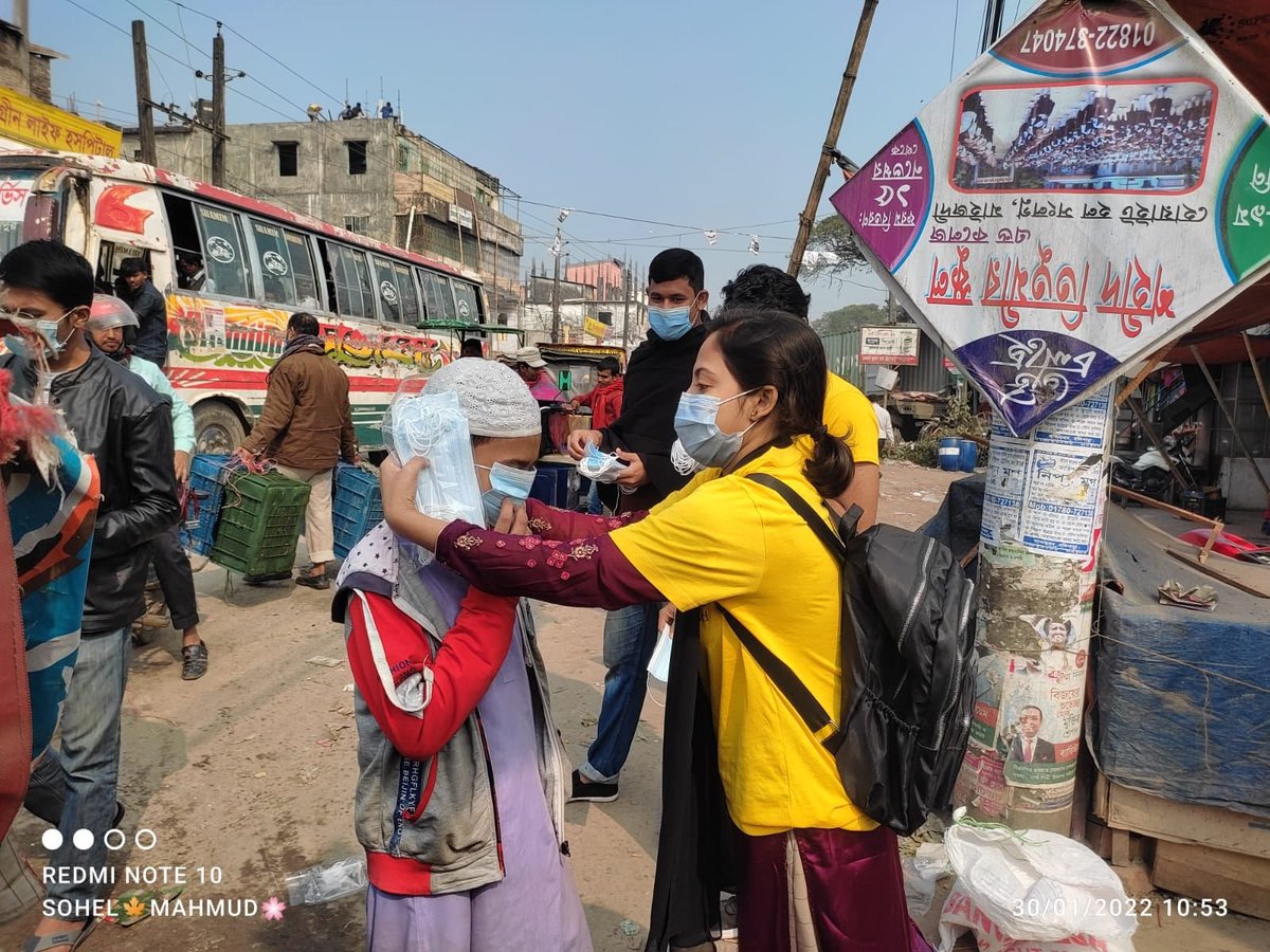 Hossainim889's tweet photo. "ApnarMaskKothay?"Participating in the campaign is aimed at creating public awareness.About 35 volunteers from Noakhali are making everyone aware of the need for masks.Volunteers are distributing masks along with awareness.#MaskForAll #আপনারমাস্ককোথায় #ApnarMaskKothay #VBD❤❤❤ https://t.co/Uxow5dTNSV