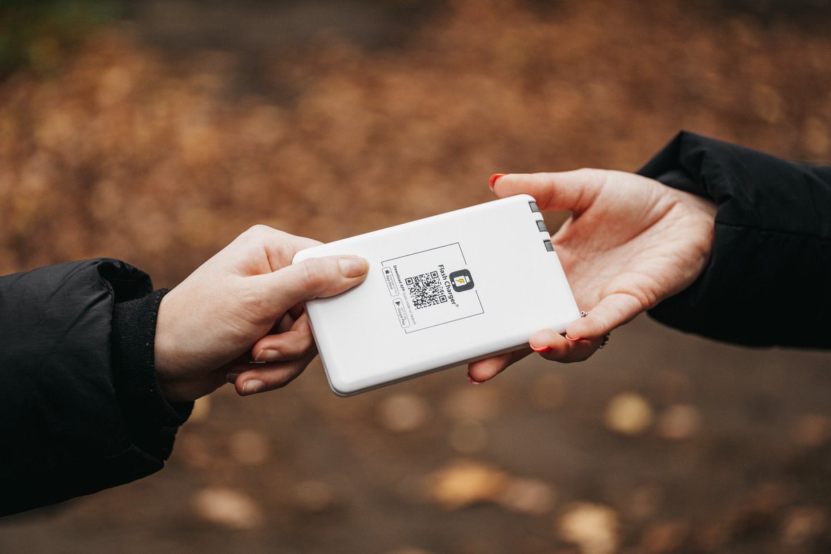 flash_charger's tweet photo. This #TimeToTalkDay grab a FlashCharger powerbank and get in touch with your loved ones ❤️

That one message can make the difference 👩‍❤️‍💋‍👩 https://t.co/8W4599EEmq