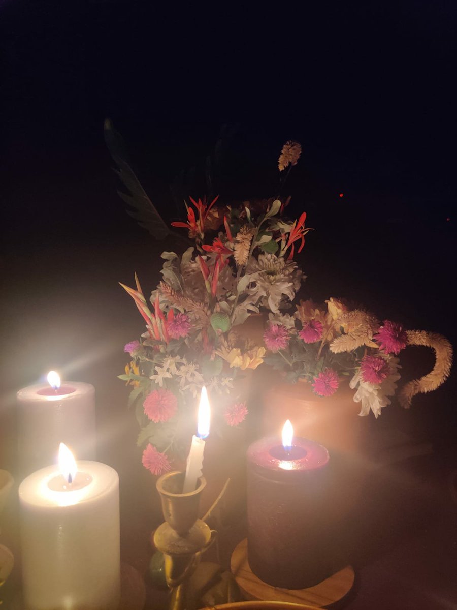 KalyaniMuktevi's tweet photo. #8PMShow celebrating hubby bday watching #Dhookudu .Decor courtesy :Kirtana https://t.co/prEN4joh0E