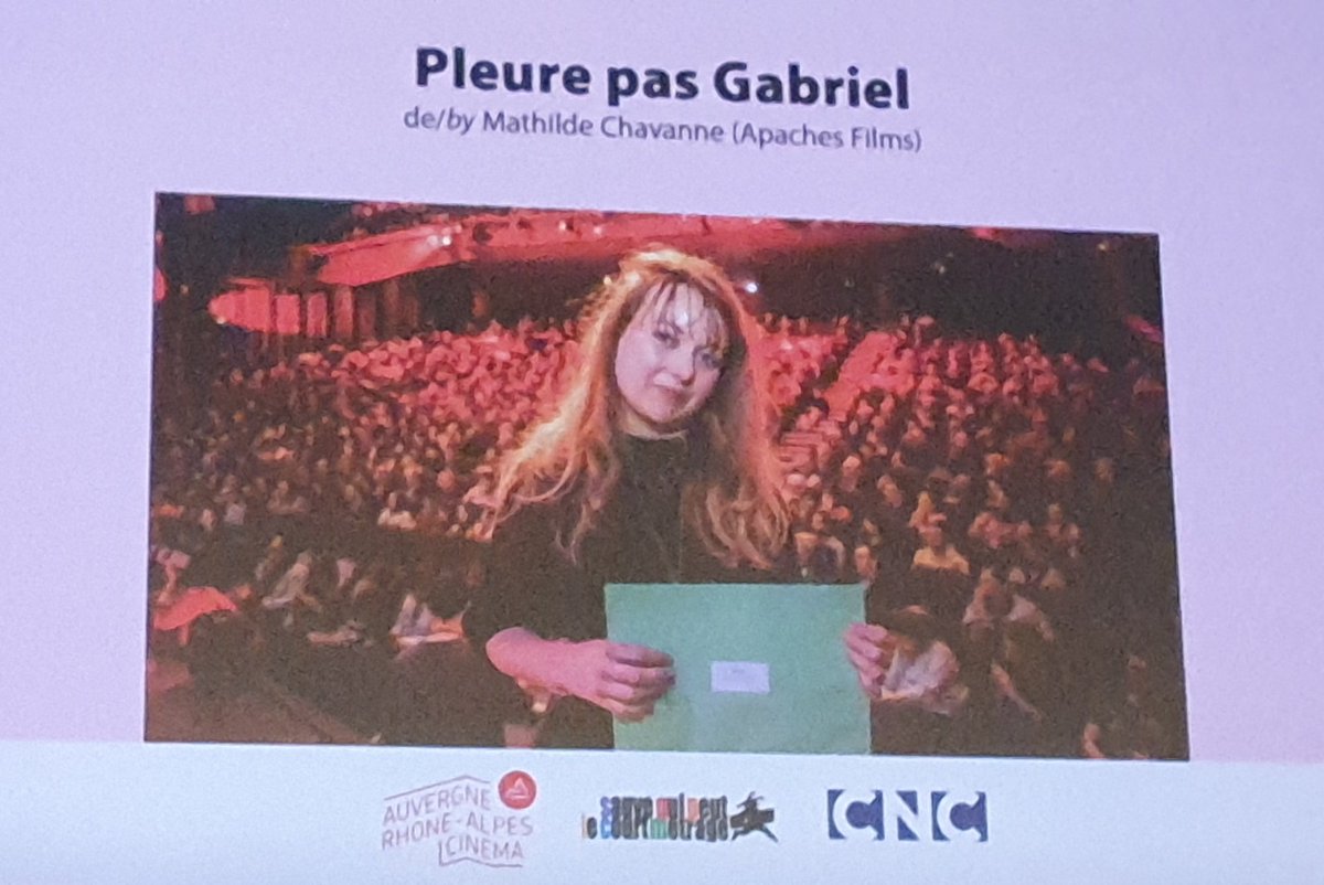 AuRhAlpes_Cine's tweet photo. 👏 Félicitations à Mathilde Chavanne, lauréate de la Bourse des Festivals de Clermont-Fd 2022 pour son projet PLEURE PAS GABRIEL produit par Apaches Films
@Clermont_Court @LeCNC @auvergnerhalpes #bureaudesauteurs #apachesfilms https://t.co/1kuzDsdyDg