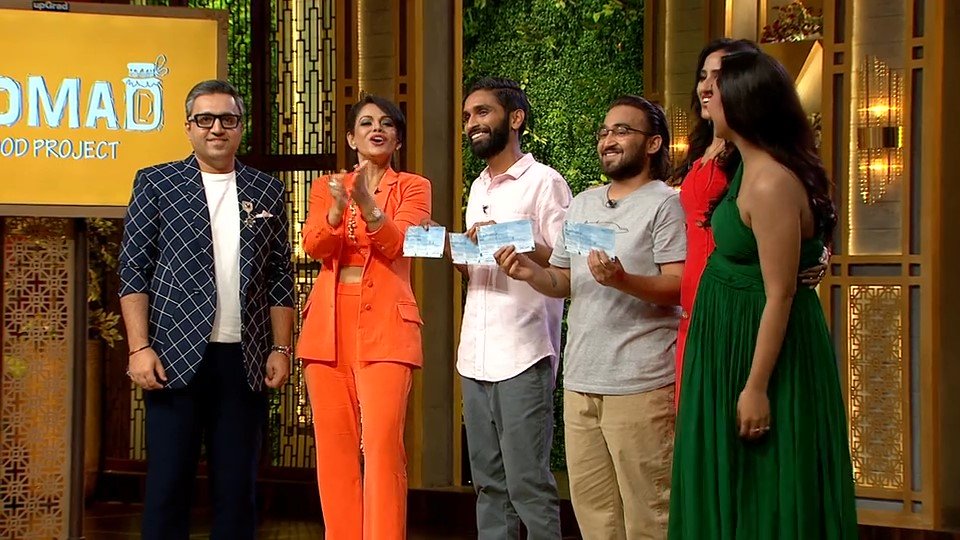 SonyTV's tweet photo. Shark Namita Thapar, Shark Ghazal Alagh, Shark Vineeta Singh and Shark Ashneer Grover seal a deal with #NomadFoodProject to make bacon relishes and jams your new favorite! Congratulations #NomadFoodProject! Stay tuned to #SharkTankIndia. https://t.co/JiSrkXDANC
