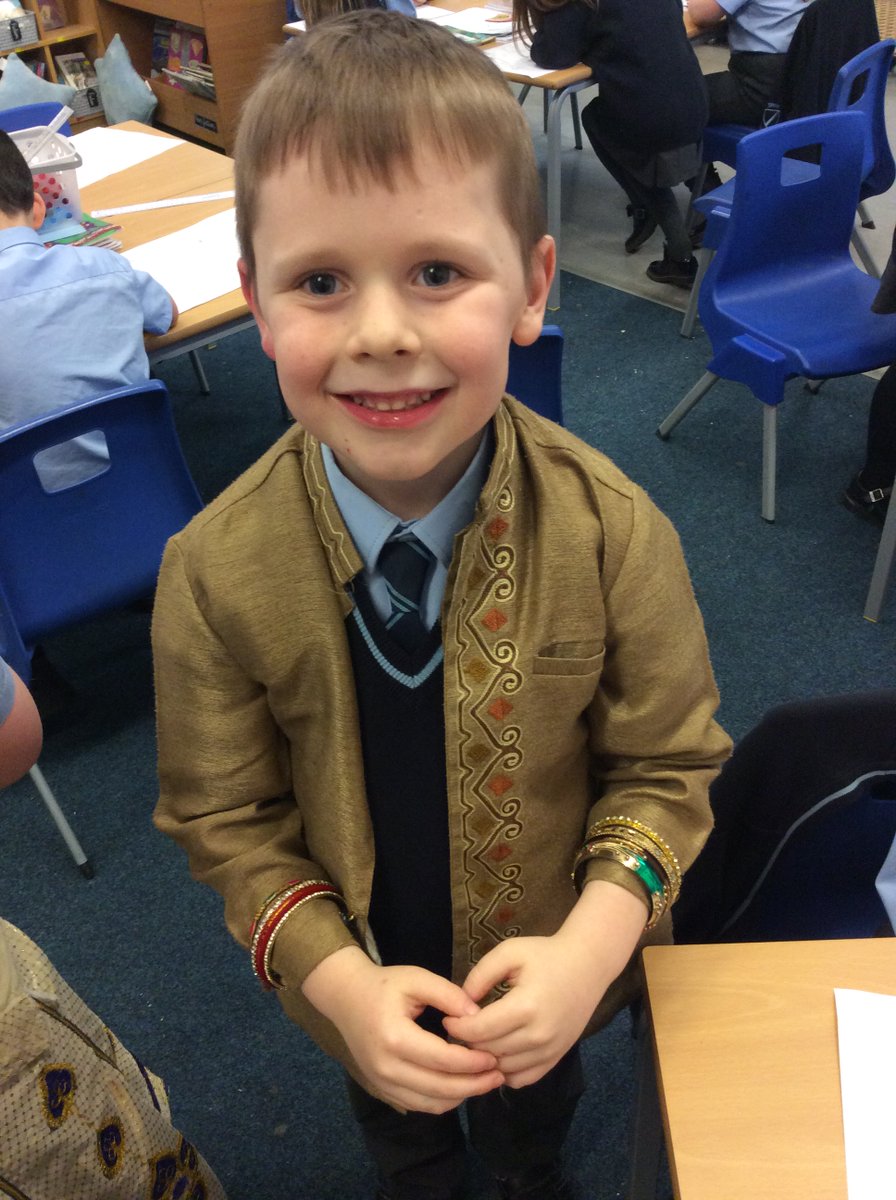 ditton_ps's tweet photo. Y2LF had a fantastic afternoon learning about Hinduism. We learned all about Gods and Goddesses, Puja as well as dressing up in traditional Hindu clothes #DittonPrimary RE https://t.co/tMKoh3nSxo