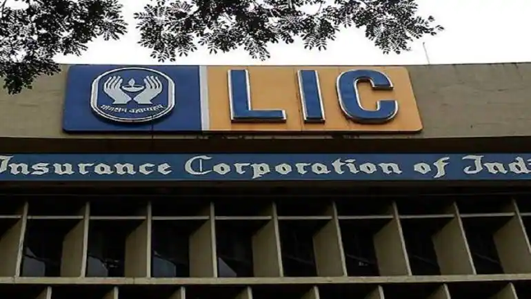CNBCTV18Live's tweet image. #DIPAM Secy to CNBC-TV18 | @LICIndiaForever  embedded value seen slightly over 5 lakh cr 

▶️Draft prospectus for LIC IPO likely next week