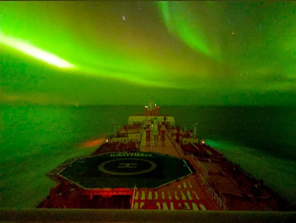 PaulDacanay's tweet photo. @AuroraNotify From our ship. https://t.co/hEbbdWwLbJ