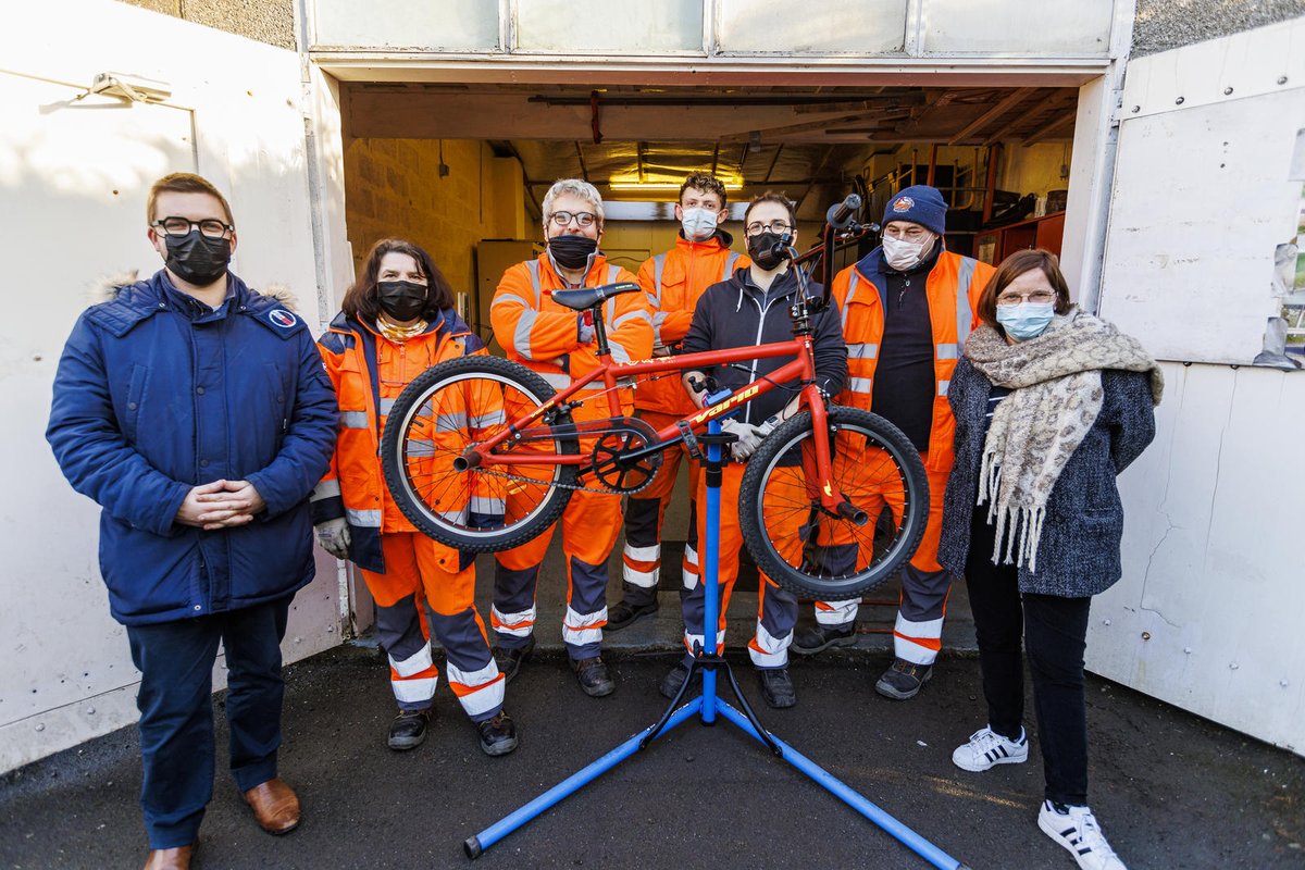 Un coup de pouce pour la planète mais aussi pour des personnes en insertion ! ♻ 🚲 Avec l'atelier "Rénovélo", vous pouvez céder votre vieux vélo ou en acquérir un à prix d'ami, et faire ainsi un geste pour les salariés. Notre reportage à Hondschoote 👉 bit.ly/3uoRaBU