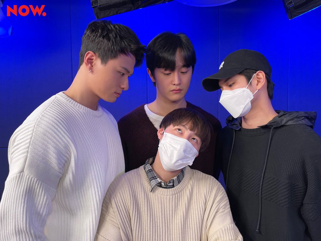 onglamjwi's tweet photo. Onge and MinHyunnie: 
your friends = my friends 😂

Happy to see Hwang Cloud with <At Eighteen> squad 😇

OngHwangCloud + At Eighteen squad = Best supportive squad 💓
#옹성우 #OngSeongwu https://t.co/6gxsYLrwji