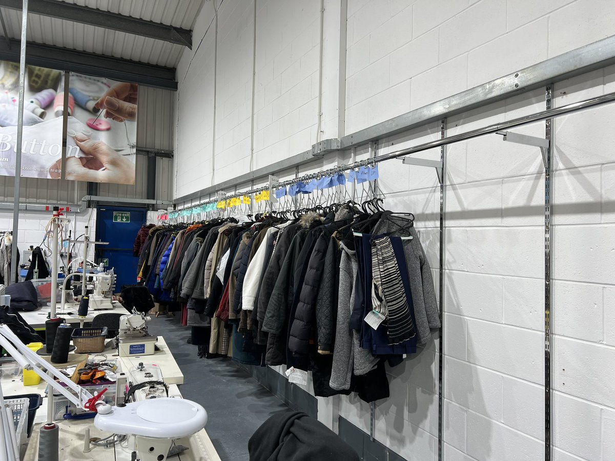 AndZips's tweet image. Our rail is finally getting some breathing room!
Starting on Pink notes tomorrow which is dated 31/1/22 we have 4 days worth of booking in waiting, meaning we’ve knocked another week off the wait time 👏🏻