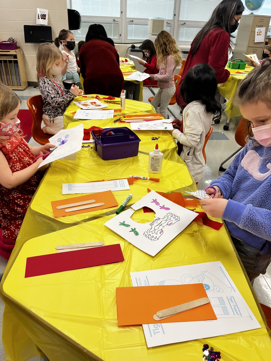Kindergarten Mandarin students had a Lunar New Year party and made tiger and dragon crafts today! 🐯#cherokeeinspires #findingjoy67 <a href="/CLASS_K12/">CLASS_K12</a>