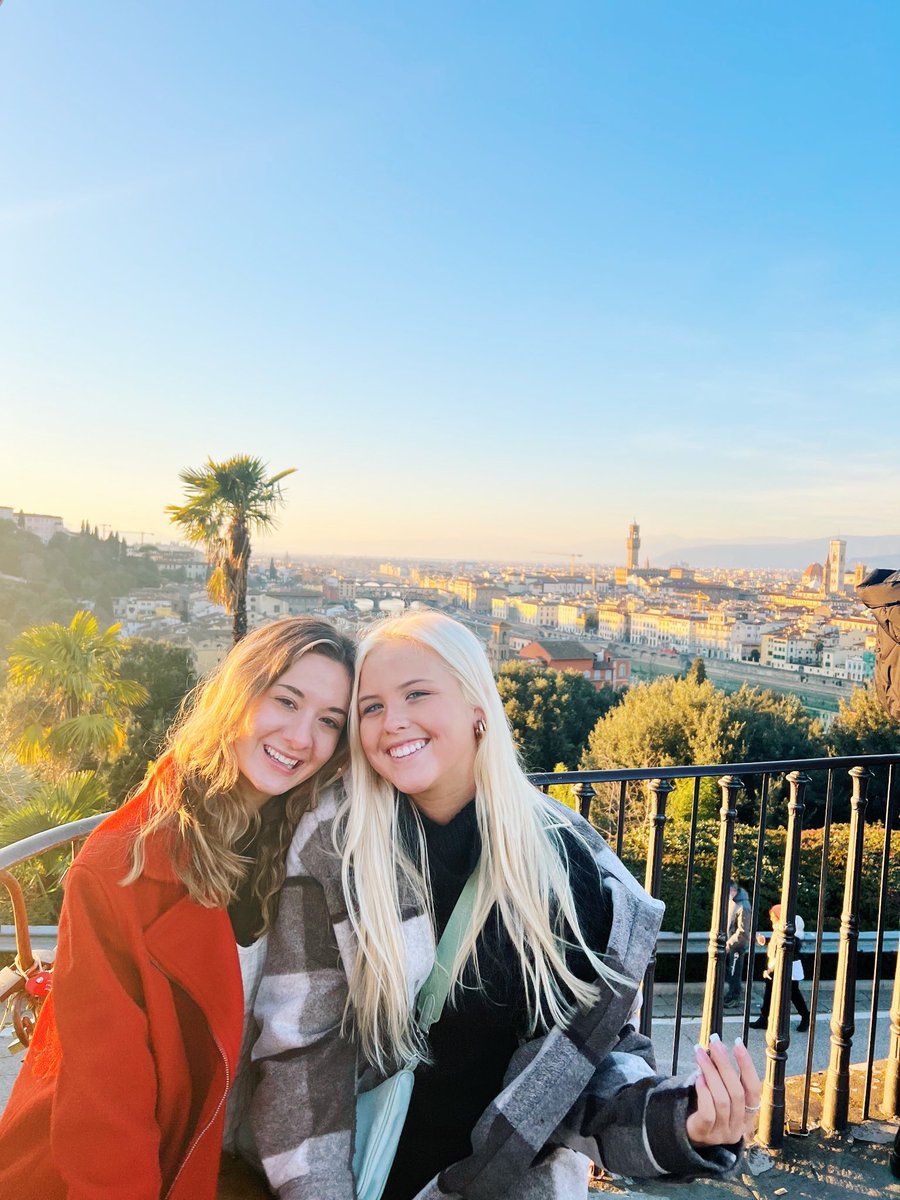 AXOUSC's tweet image. Alpha Chi around the globe 🌏 
check out some of our sisters as they take on their studies abroad!! 🥰
#alphachiusc #litb #axo #alphachi
