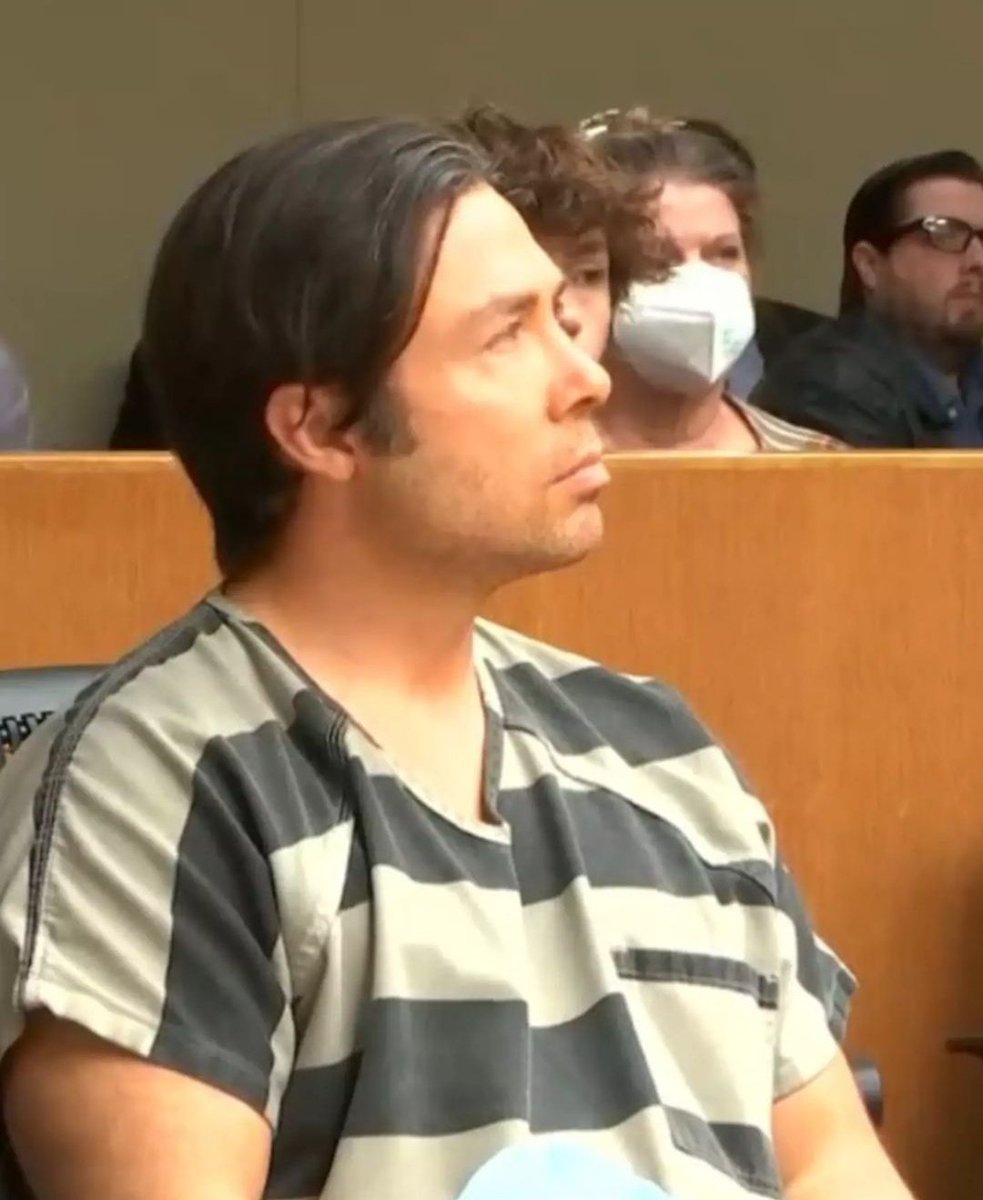 Looks like Geoffrey IS wearing stripes after all 🤭

#90DayFiance #90dayfiancebeforethe90days