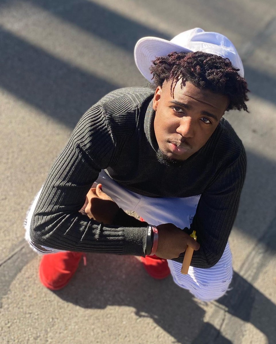 younginking3's tweet photo. Loyalty over everything 🥷🏾💚🗣 https://t.co/nutZzzWN4l