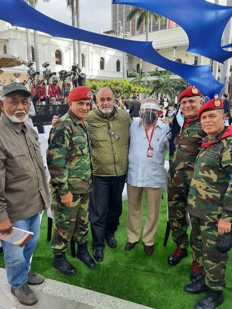 AmeliachPSUV's tweet image. Los combatientes del 4F rendimos honores al Comandante Soto Rojas, ejemplo permanente de resistencia antiimperialista, y una vida dedicada a las luchas más sentidas por nuestro pueblo. Fuiste ejemplo para nosotros y lo serás para futuras generaciones. VENCEREMOS!