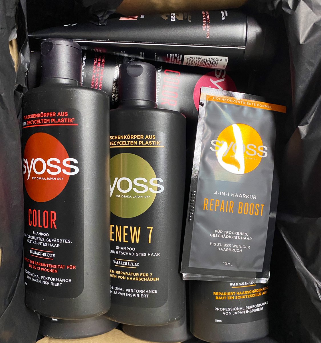 BecciStrange's tweet photo. 🌸Werbung Produkttest🌸
Ich freu mich riesig, ich durfte diese tollen Shampoos testen. Was für ein wahnsinnig tolles Testpaket 🤩
#trnd_syoss #syoss #syosscare #trnd #produkttest #produkttester #haarpflege #haarpflegeprodukte #syosscolor #syossspülung #syossshampoo #haarkur https://t.co/mpT46oS9Rj