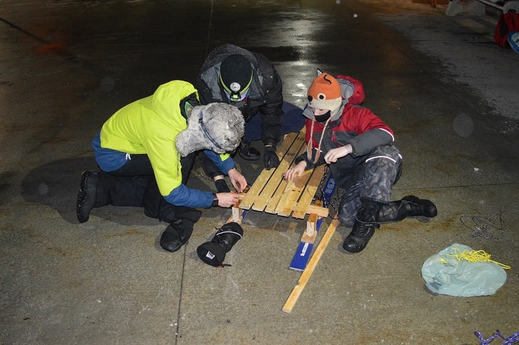 scoutscanada's tweet photo. Check out (@VoyageurScouts) 1st North Gower's awesome sled they're building for the #ClaimTheFlame mini-klondike derby! #ExplorersNeeded
After a day of adventuring, don't forget to submit your completed activities to win prizes & crests👇
https://t.co/H7xpHhHJOW
📷 Martin Burtt https://t.co/qo0uDovAC2