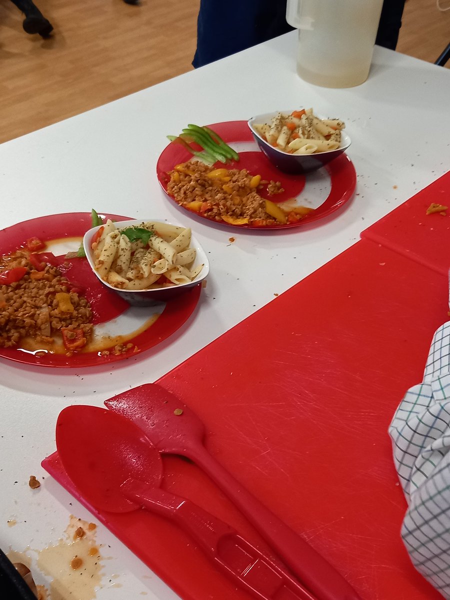 spj_cook's tweet photo. The countdown has begun for Ready, Steady, Cook! @EmbleyPrep red and green teams in a close Cook off #TeamUL #TeamEmbley @ChartwellsInd https://t.co/MnV3yInYfj