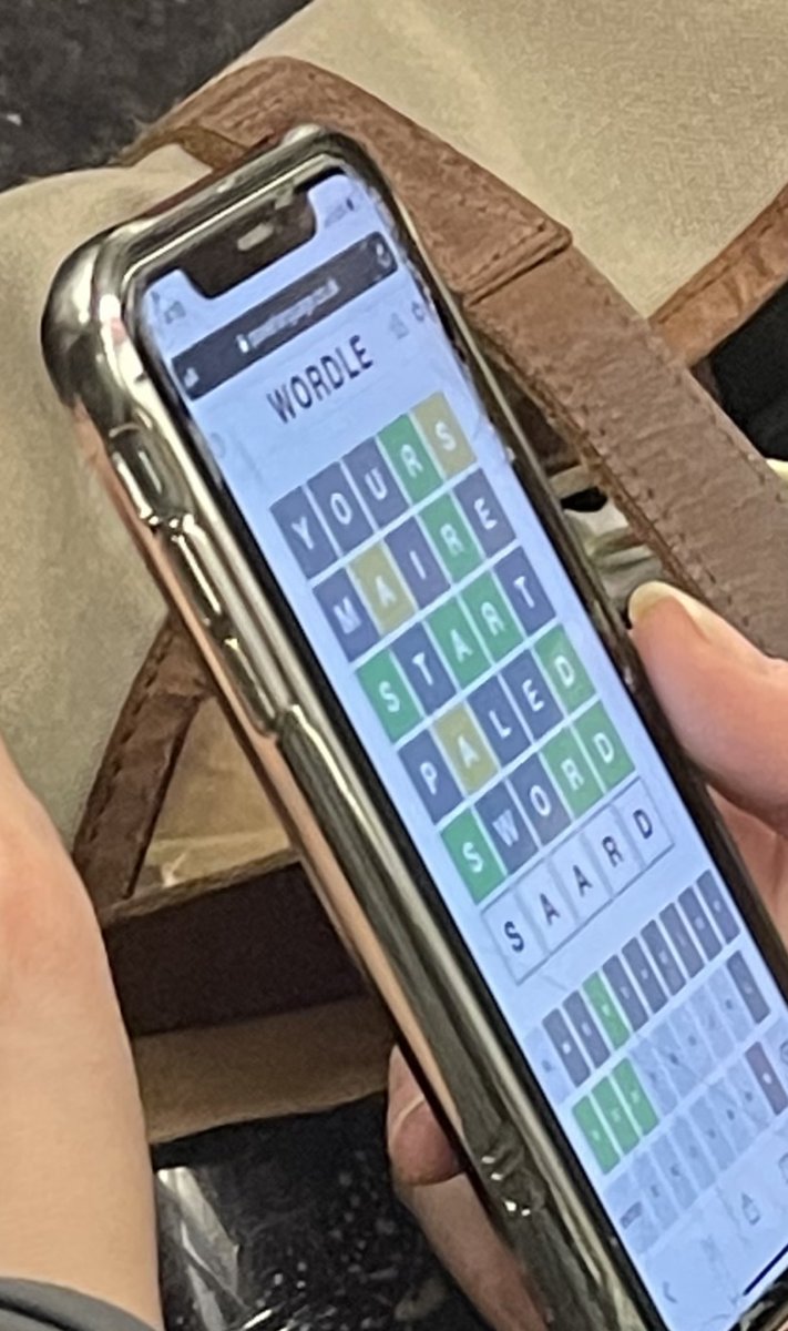 losing my fucking mind over the way this woman on the train is playing Wordle…
