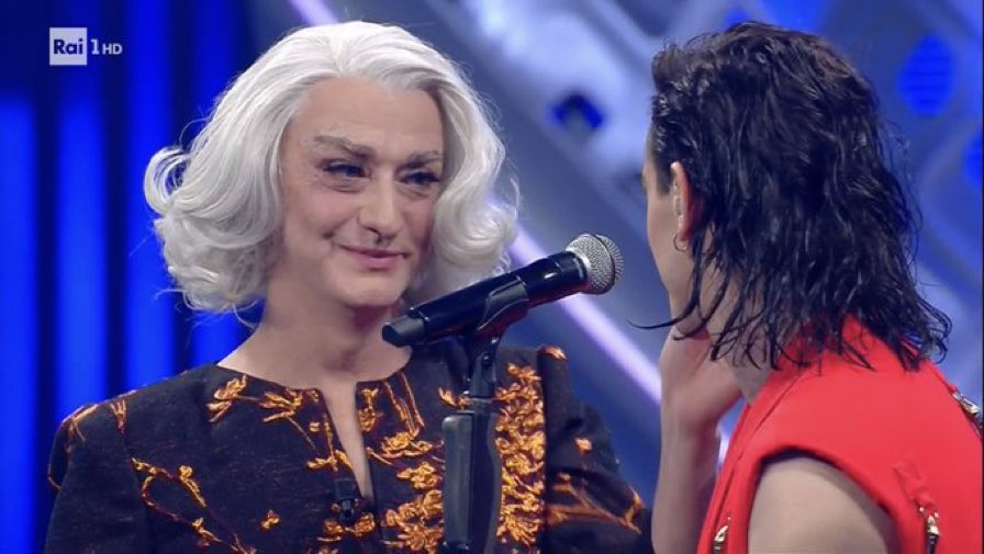 F_laffy's tweet image. Questo sguardo per me è tutto #Sanremo2022 #DrusillaFoer