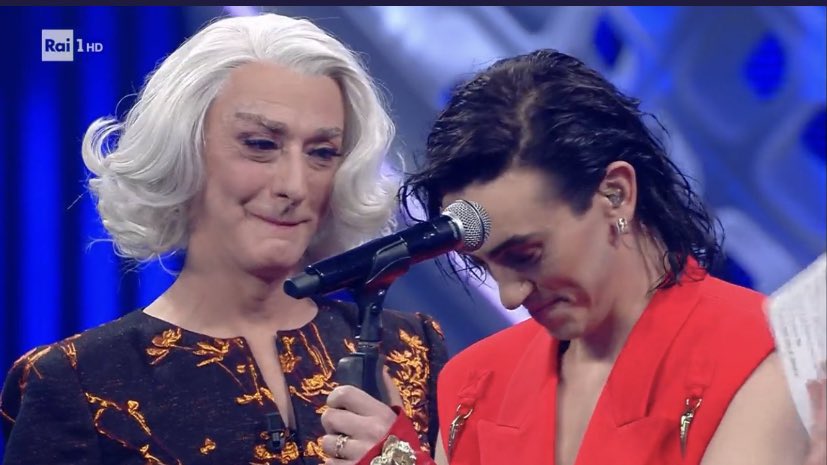 twittosutuitter's tweet photo. DRUSILLA RAPPRESENTA UN PO’ TUTTI NOI CON MICHELE❤️💐 #Sanremo2022 https://t.co/UHKGk1Klmx