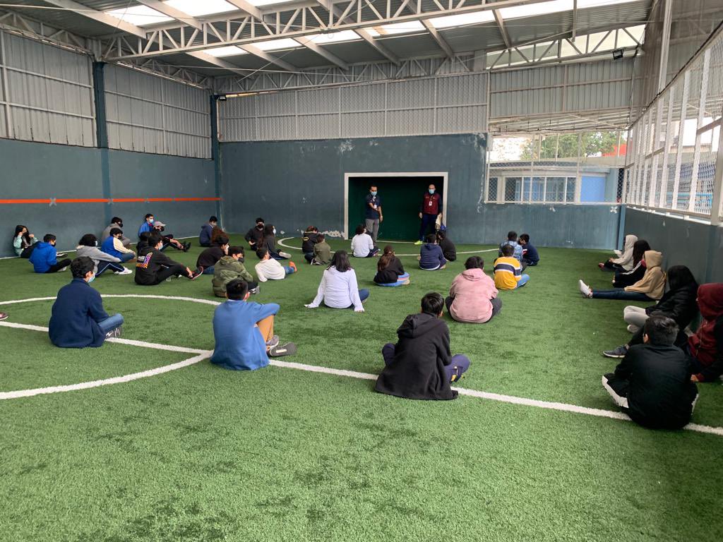 SP_Veracruz's tweet image. Con el objetivo de impulsar el deporte como medida de prevención social de la violencia y el delito, realizamos capacitación del juego “Beisbol 5” a alumnos y alumnas del Colegio “Santiago de Compostela”, en la ciudad de Xalapa.