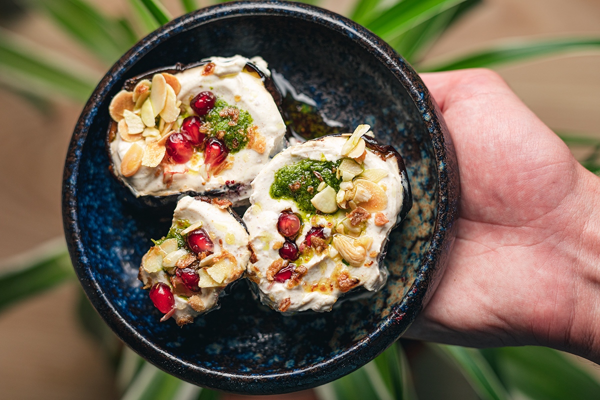 ldn_amber's tweet photo. Miso Aubergine with date yogurt, zough, almonds, pomegranates, and rose pedals.
Our menu flirts with aubergine often, because it's arguably our favourite veg. And in this form, it's hard to argue against it! 🍆 #ChefRestaurant #Aldgate https://t.co/qo0MiN7yAK
