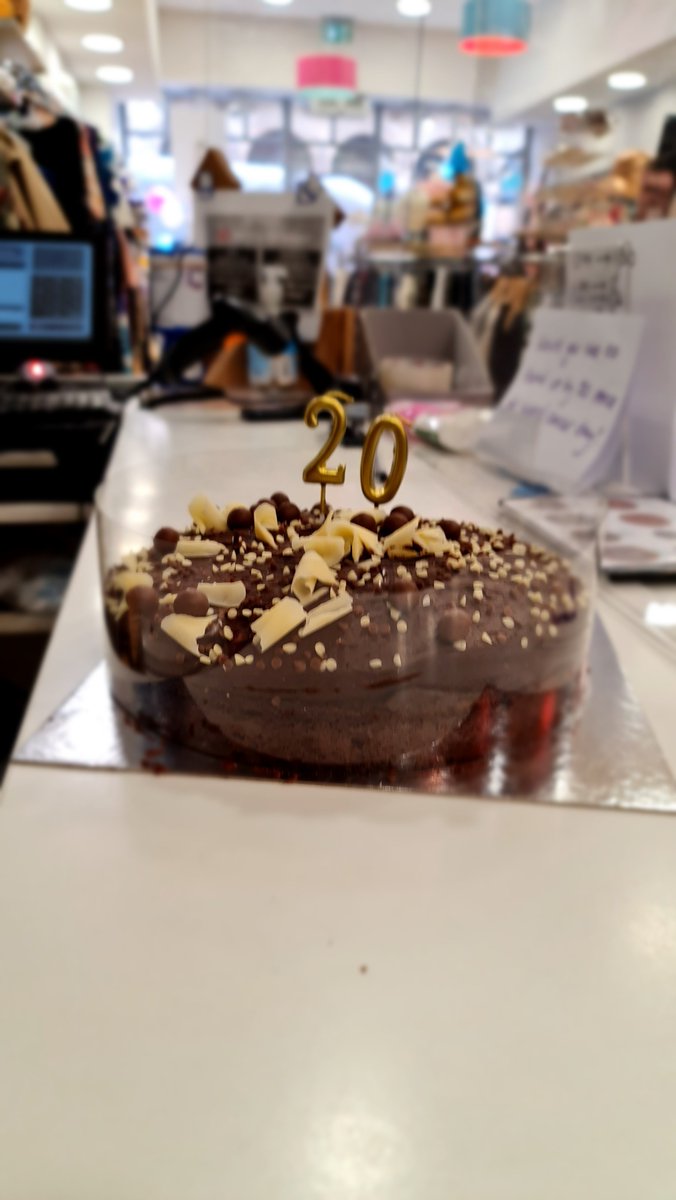 This #WorldCancerDay marks 20 years since our organisation was formed. It's a chance for us to celebrate everything we’ve achieved together over the past 20 years. Today @CRUKBristolQns shop got a visit from Dan Norris, West of England Metro Mayor, with a birthday cake.