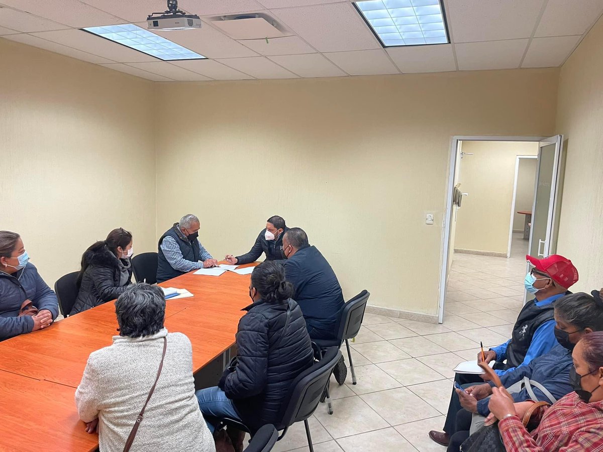 Se reúne el Director de <a href="/CEASCoahuila/">CEAS Coahuila</a> <a href="/antonionerio/">Antonio Nerio Maltos</a> con integrantes de la UNTA para revisar proyectos hídricos de diferentes comunidades rurales. #FuerteCoahuilaEs <a href="/mrikelme/">Miguel Riquelme</a> <a href="/GobDeCoahuila/">Gobierno de Coahuila</a> <a href="/sevotcoahuila/">sevotcoahuila</a>