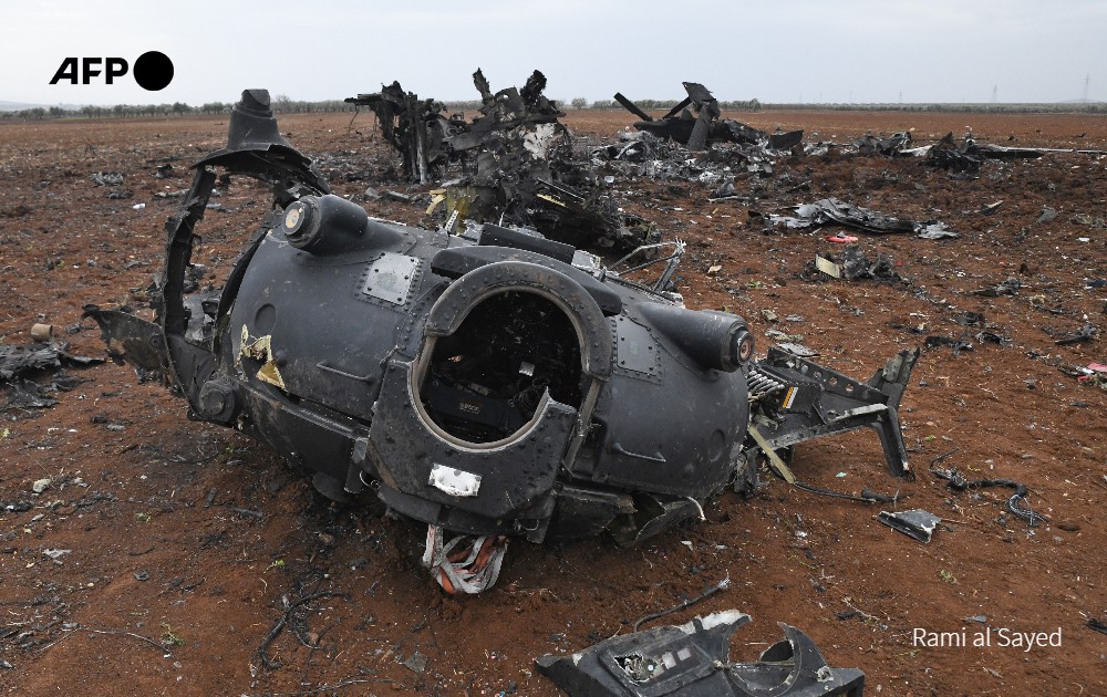 @OSINTBRASIL Um helicóptero americano MH-60M Black Hawk sofreu danos pesados durante a operação e acabou tendo que ser abandonado logo após ele foi explodido.

@OsintBrazil