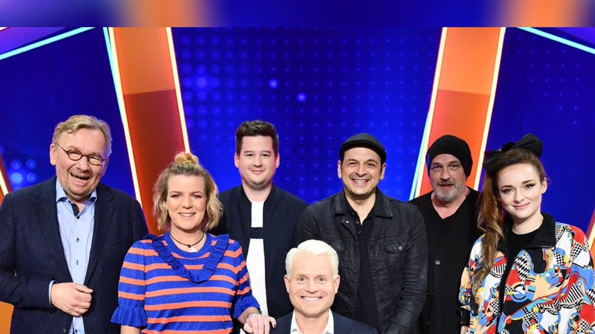 In den 90ern war "7 Tage, 7 Köpfe" Kult, heute Abend startet die Neuauflage. Wie die aussieht, zeigen nun die ersten Fotos aus dem Studio. gala.de/lifestyle/film…