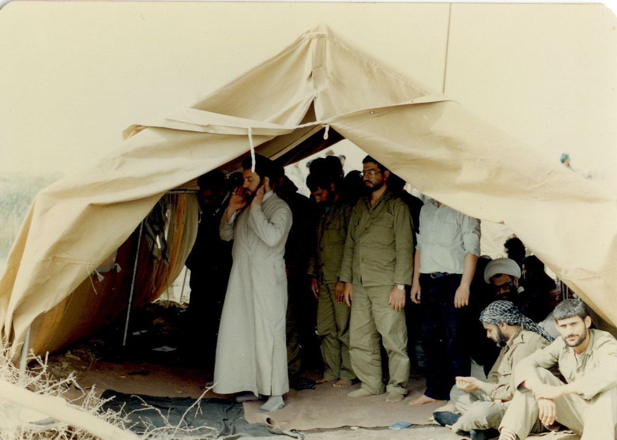 السيد محمد باقر الحكيم من الروّاد الأوائل الذين شكلّوا الحركة الإسلامية في العراق " حزب الدعوة "🍁
#عهد_ووعد